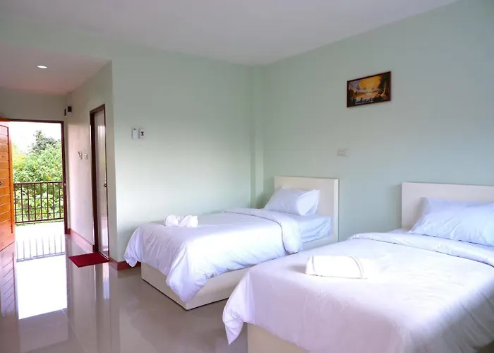 โรงแรมคอมม่อนเวลธ์ Commonwealth Hotel&resort * สวนผึ้ง