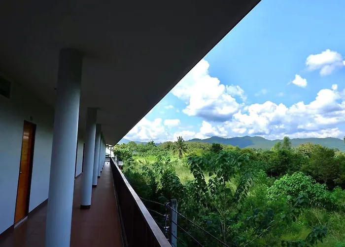 โรงแรม โรงแรมคอมม่อนเวลธ์ Commonwealth Hotel&resort
