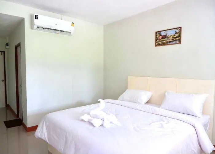 โรงแรมคอมม่อนเวลธ์ Commonwealth Hotel&resort โรงแรม *