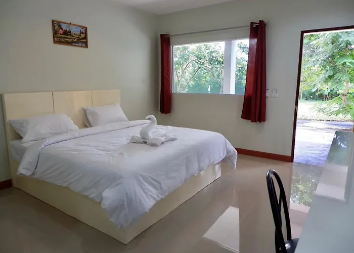 โรงแรมคอมม่อนเวลธ์ Commonwealth Hotel&resort โรงแรม สวนผึ้ง