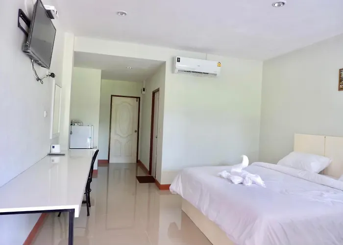 โรงแรมคอมม่อนเวลธ์ Commonwealth Hotel&resort สวนผึ้ง