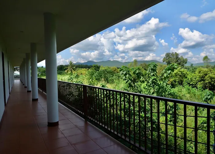 โรงแรมคอมม่อนเวลธ์ Commonwealth Hotel&resort โรงแรม *