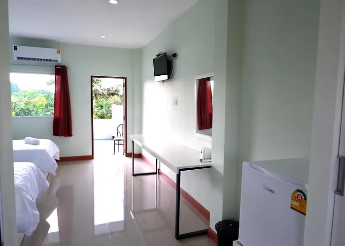 โรงแรมคอมม่อนเวลธ์ Commonwealth Hotel&resort สวนผึ้ง