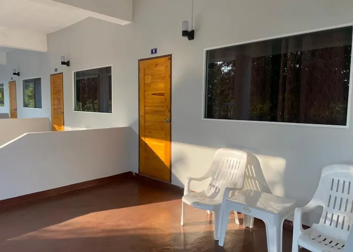 โรงแรมคอมม่อนเวลธ์ Commonwealth Hotel&resort โรงแรม